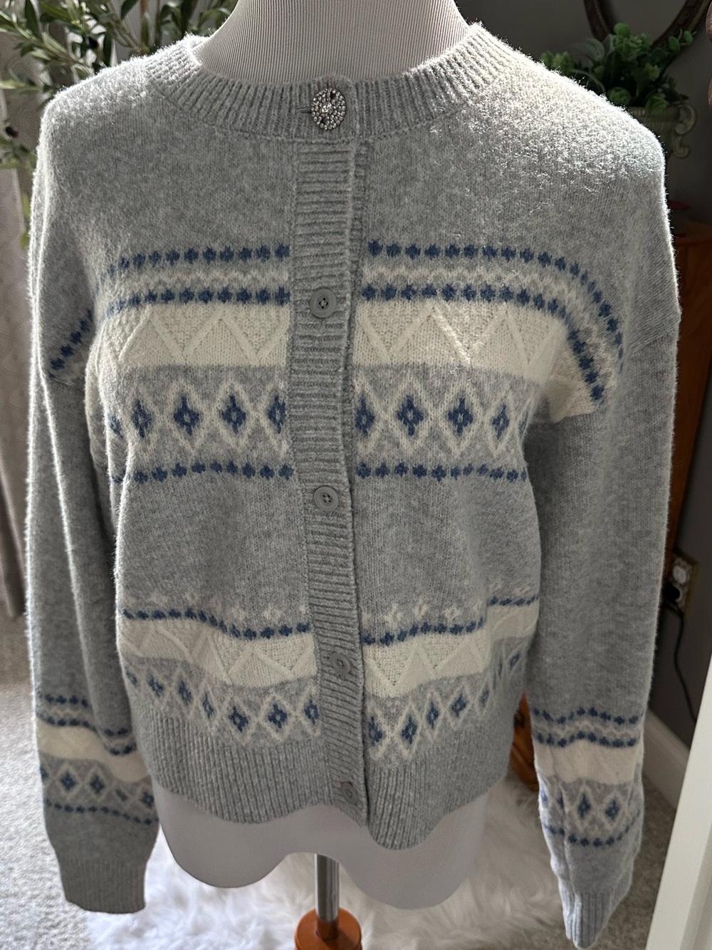 NWT Aerie Cardigan With Fancy Top Button Size Medium